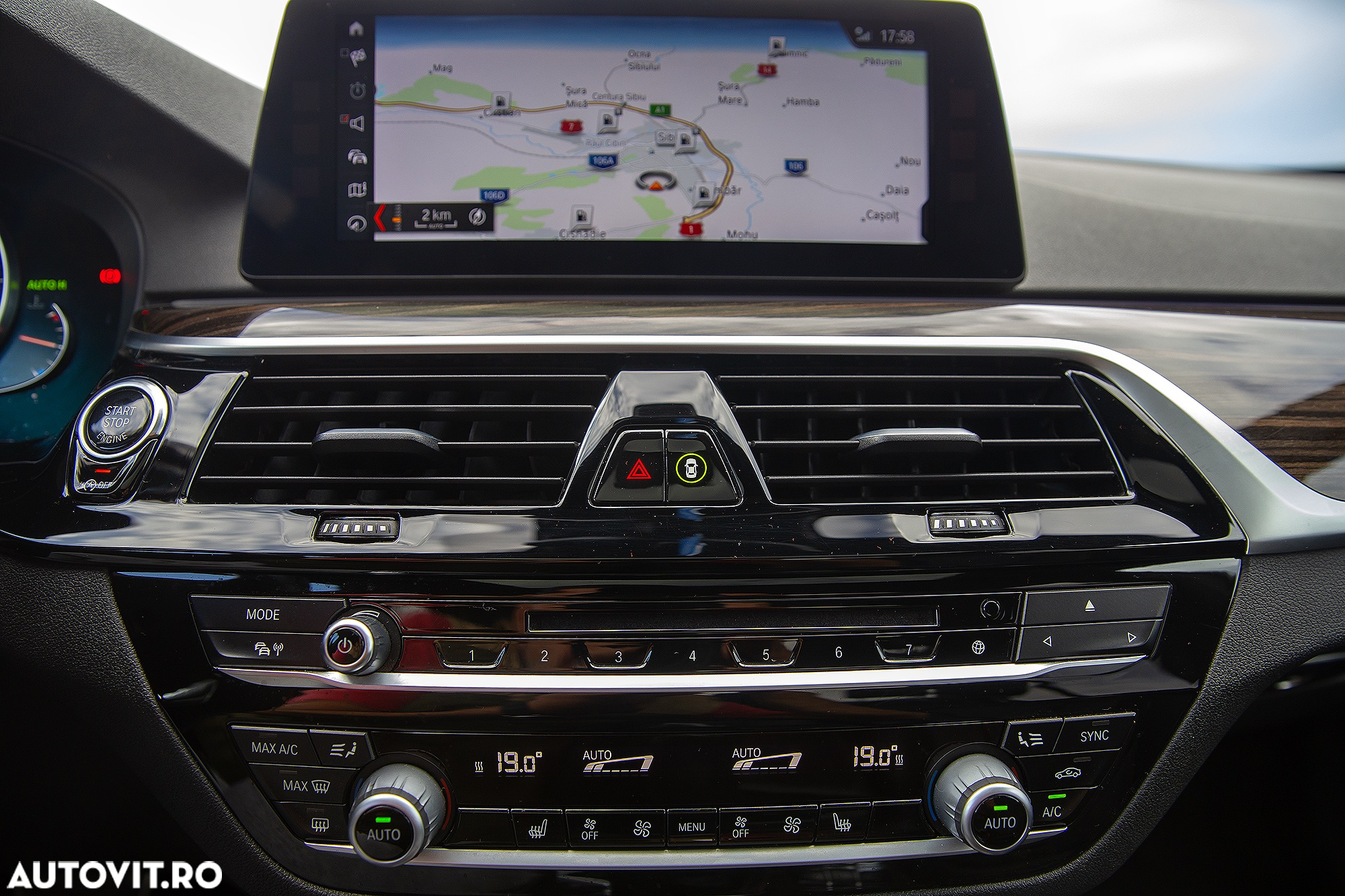 BMW Seria 5 520d xDrive AT - 25