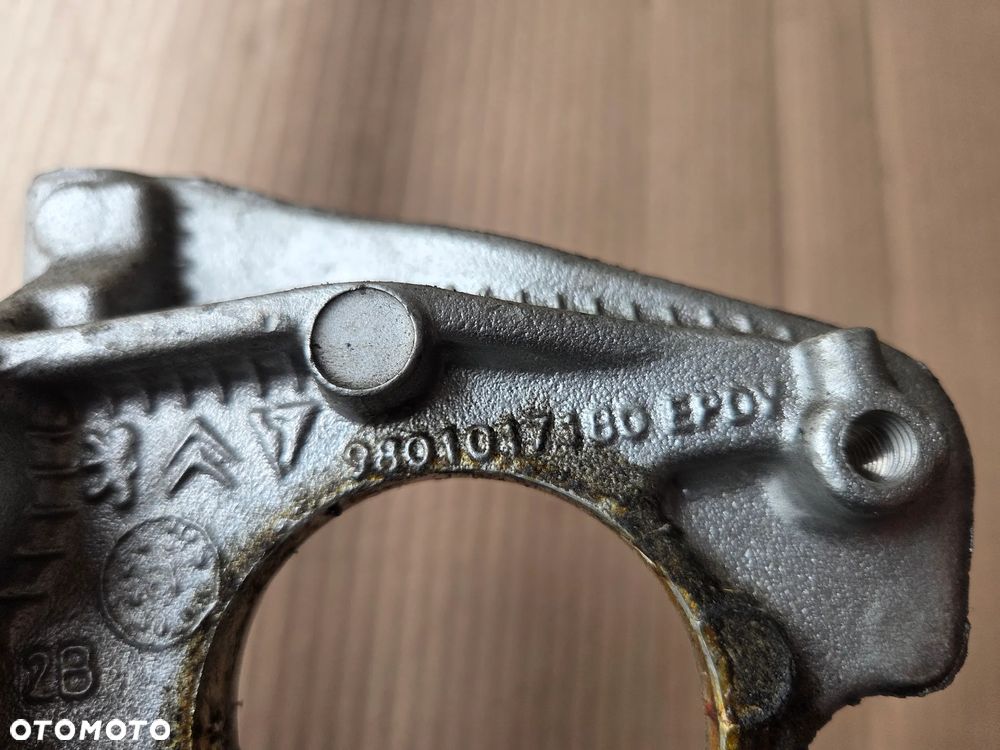 Łapa podpora półosi Peugeot 308 T9 1.5 BLUEHDI - 4