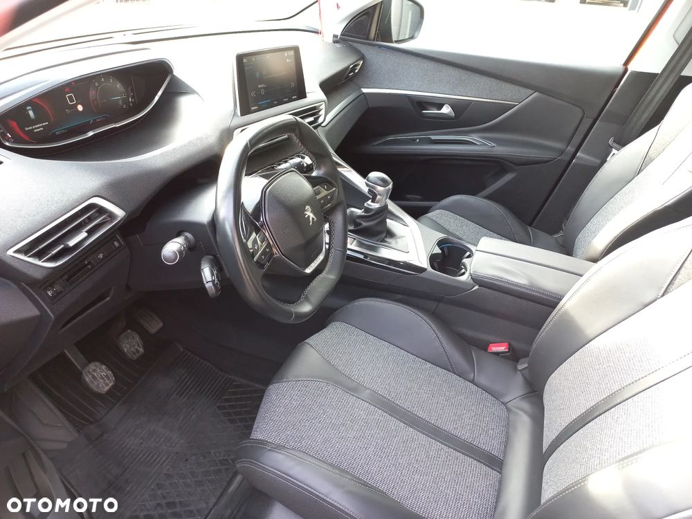 Peugeot 3008 1.2 PureTech Allure S&S - 10