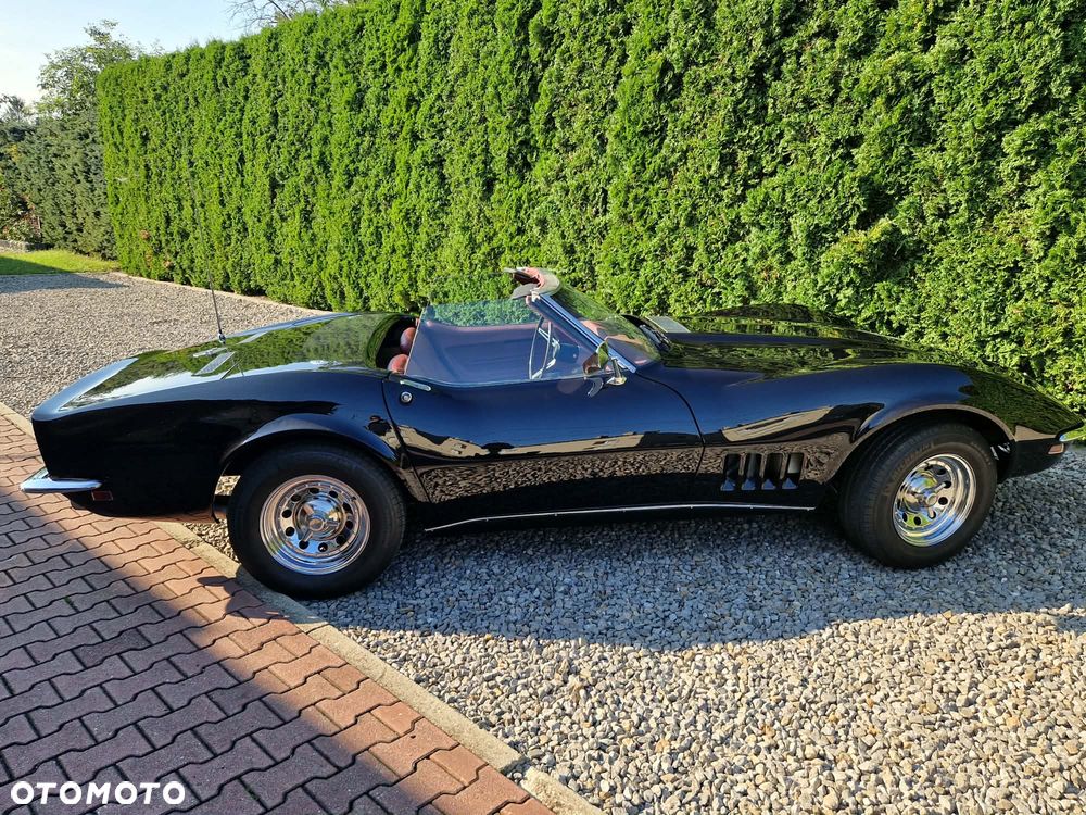 Chevrolet Corvette - 11