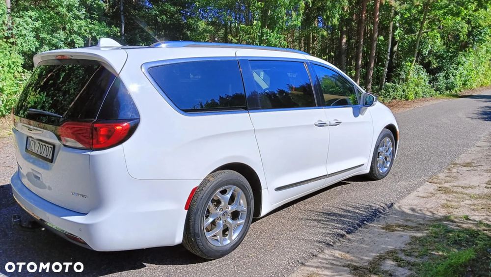 Chrysler Pacifica - 4
