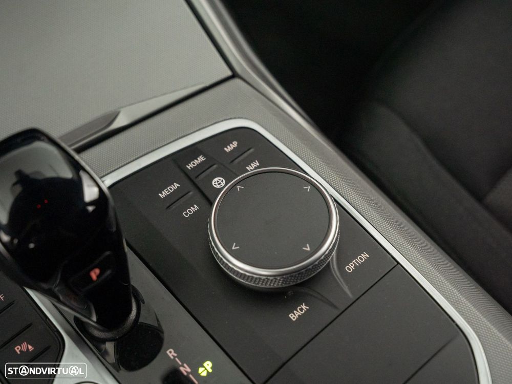 BMW 320 d Auto - 25