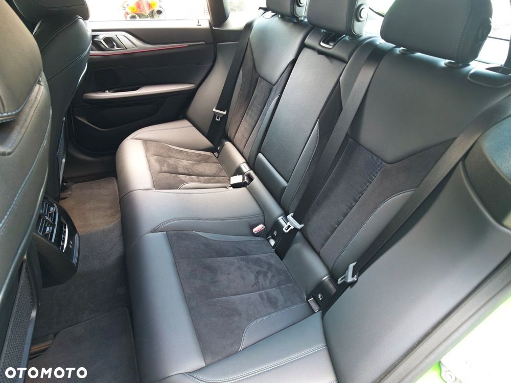 BMW i4 - 11