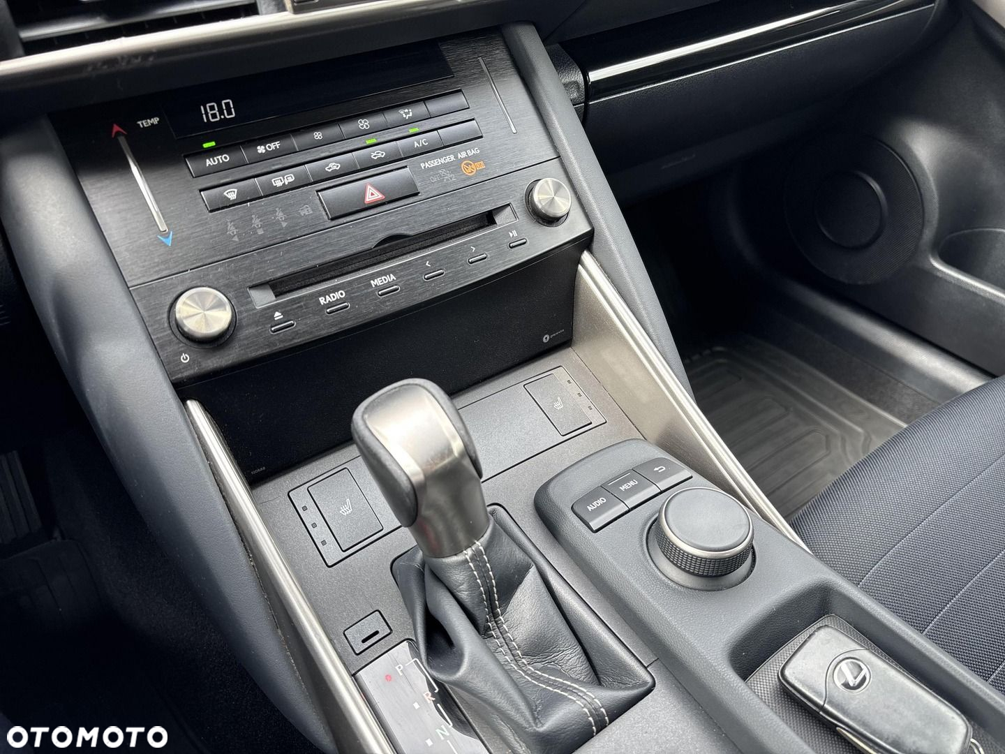 Lexus IS - 12