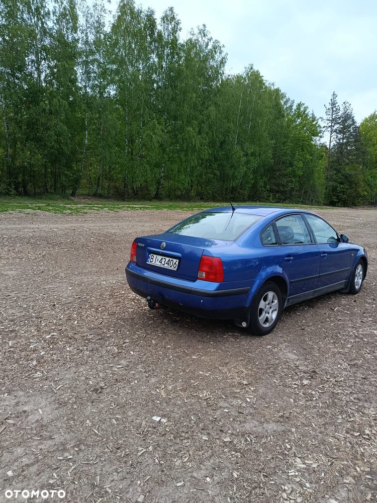 Volkswagen Passat 1.6 - 2