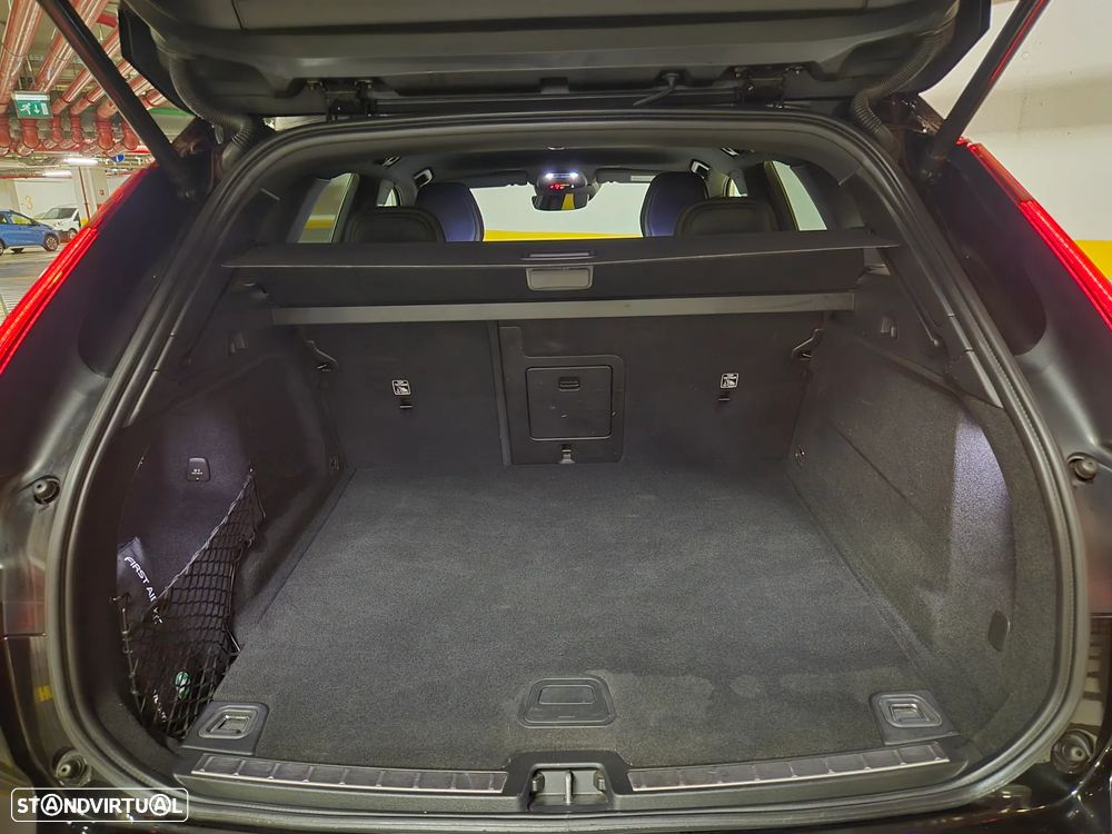 Volvo XC 60 2.0 D4 R-Design Geartronic - 33