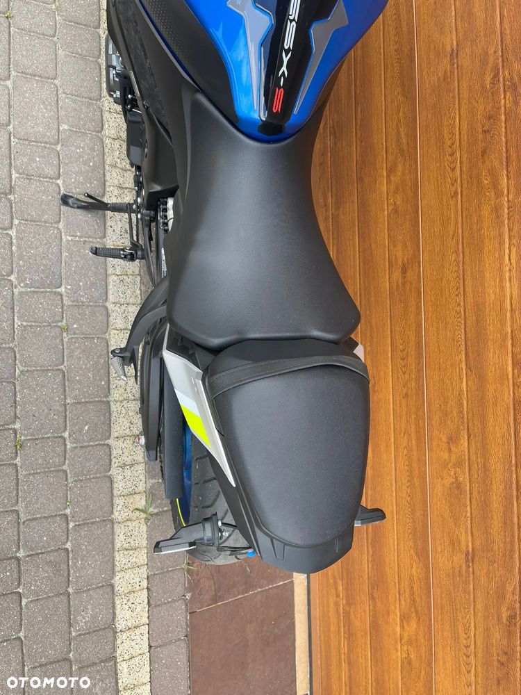 Suzuki GSX 1000 - 14