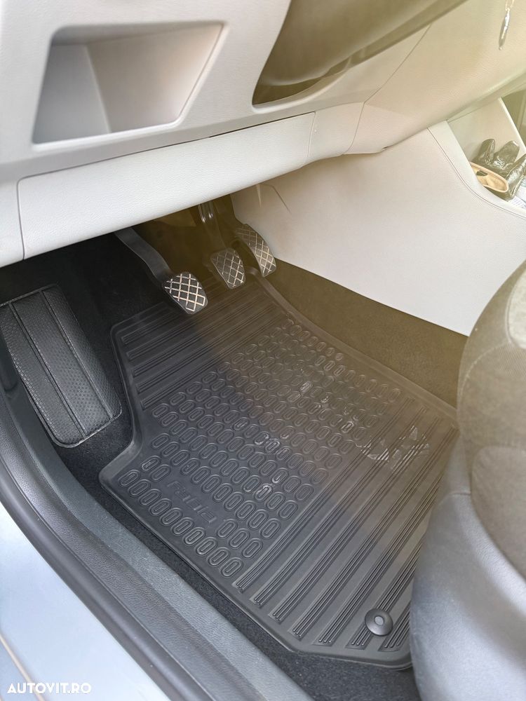 Skoda Fabia 1.2 HTP Ambiente - 17