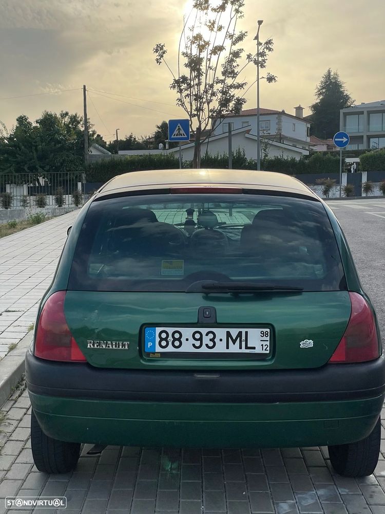 Renault Clio 1.2 RT - 6