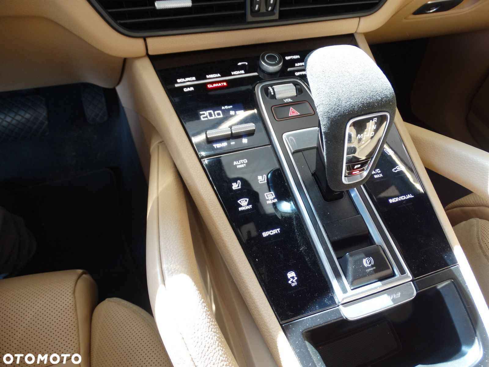 Porsche Cayenne - 30