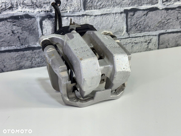 BMW G20 G21 Z4 ZACISK HAMULCOWY PRAWY TYLNY TYŁ 330-20 JAK NOWY