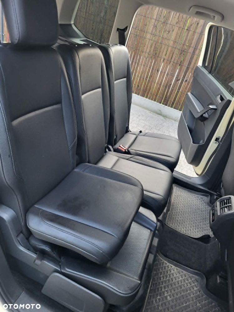 Volkswagen Touran - 10