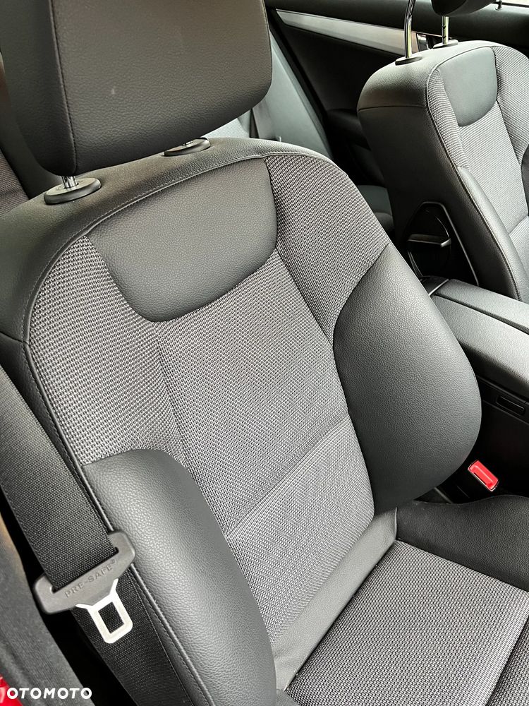 Mercedes-Benz Klasa C 250 CGI BlueEff Avantgarde - 12