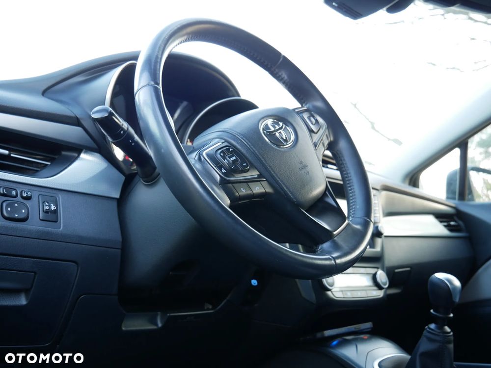 Toyota Avensis 1.8 Premium - 35