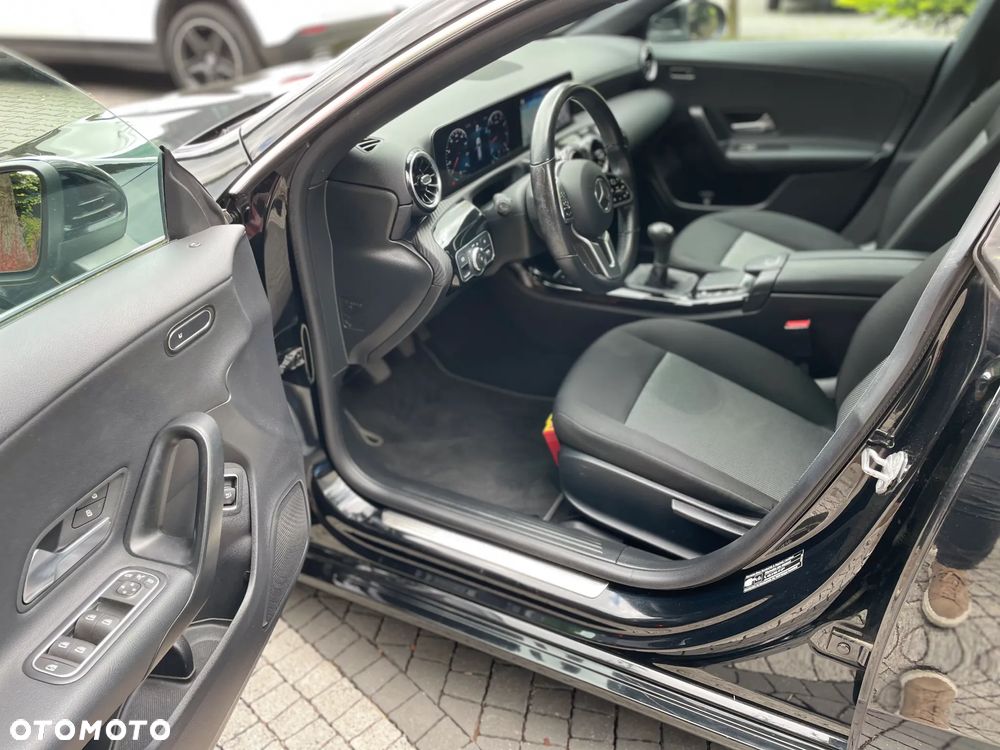 Mercedes-Benz CLA 180 AMG Line - 12