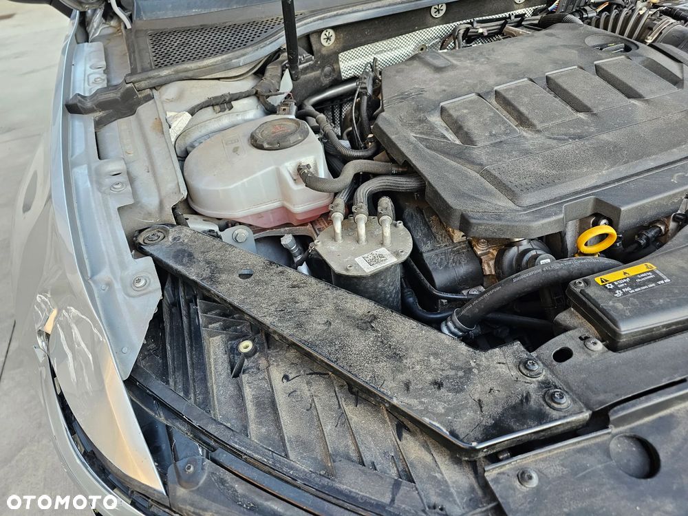 Volkswagen Passat 2.0 TDI SCR DSG Elegance - 26