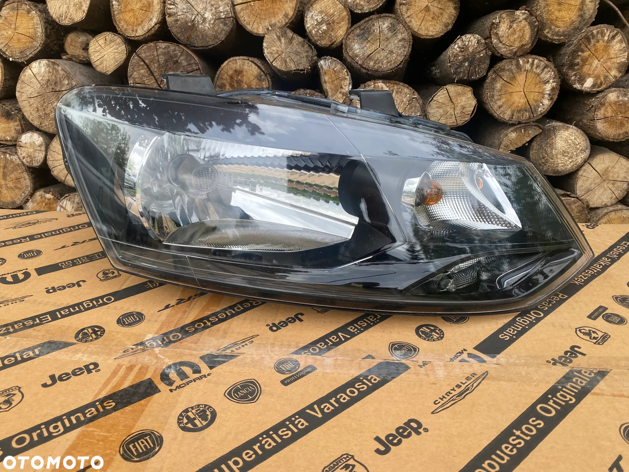 lampa vw polo 6R H4 prawa eu cała - 2
