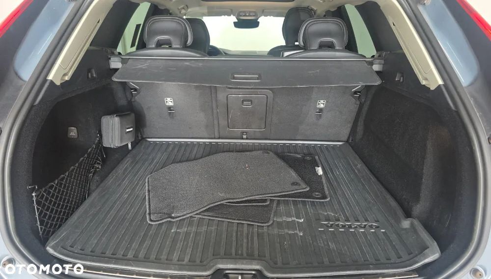 Volvo XC 60 B5 B AWD Ultimate Dark - 14