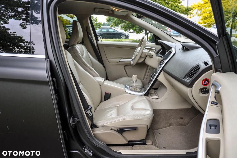 Volvo XC 60 DRIVe Momentum - 11
