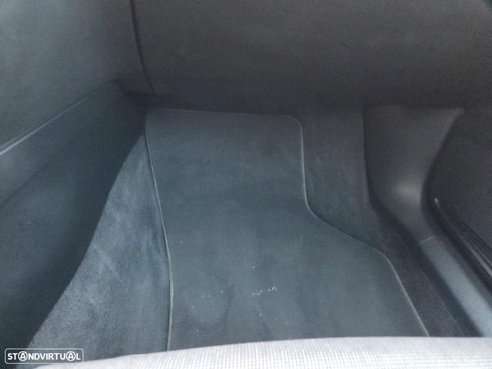 VW Passat 1.6 TDI BlueMotion - 33