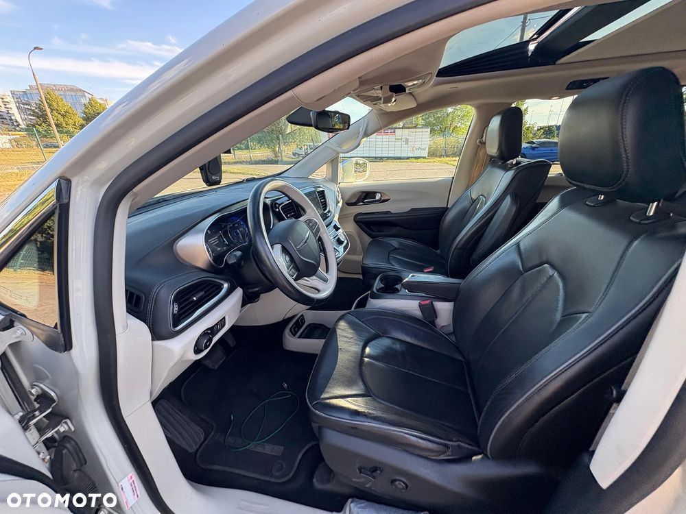 Chrysler Pacifica - 8