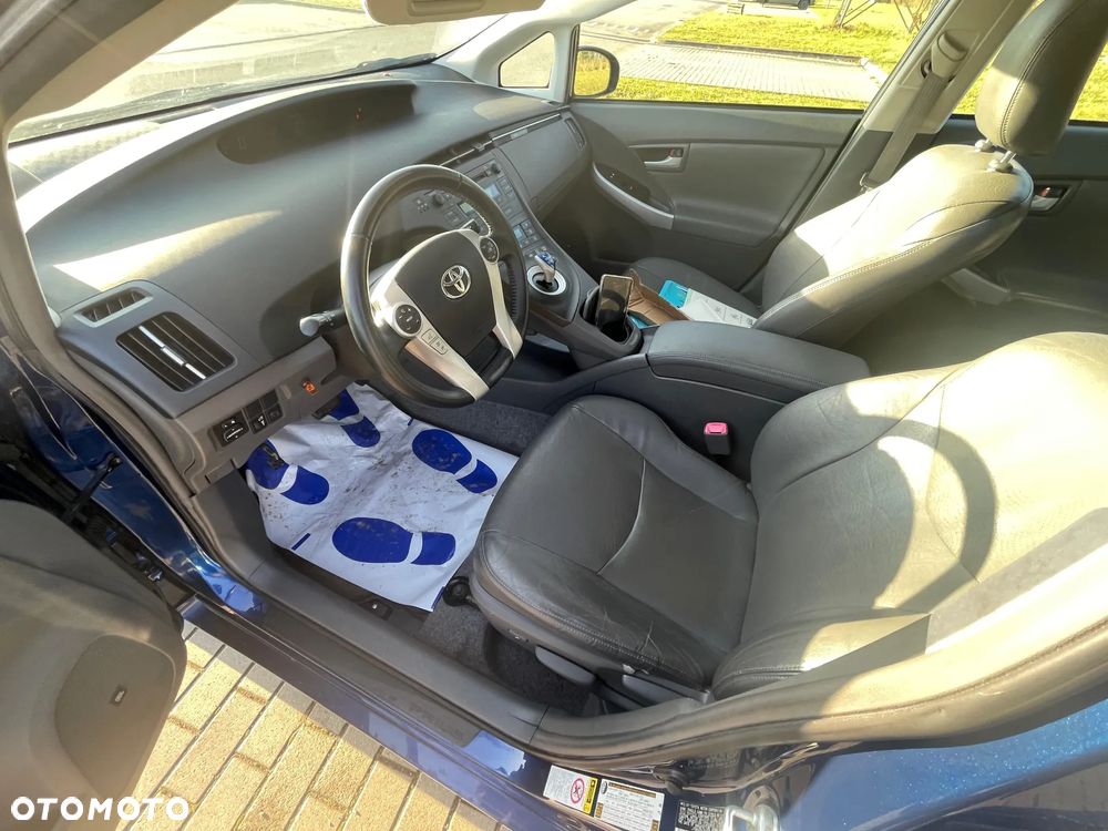 Toyota Prius (Hybrid) Sol - 11