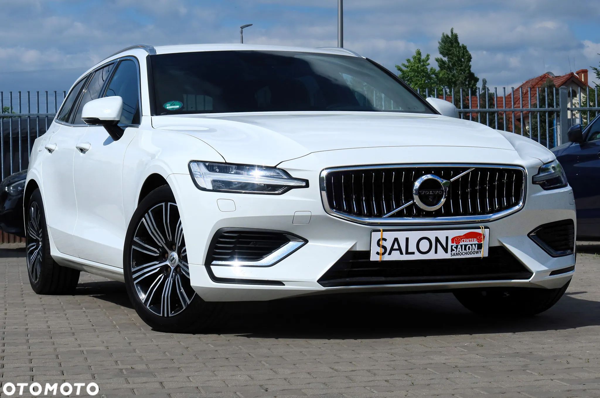 Volvo V60 T6 AWD Plug-In Hybrid Inscription - 1