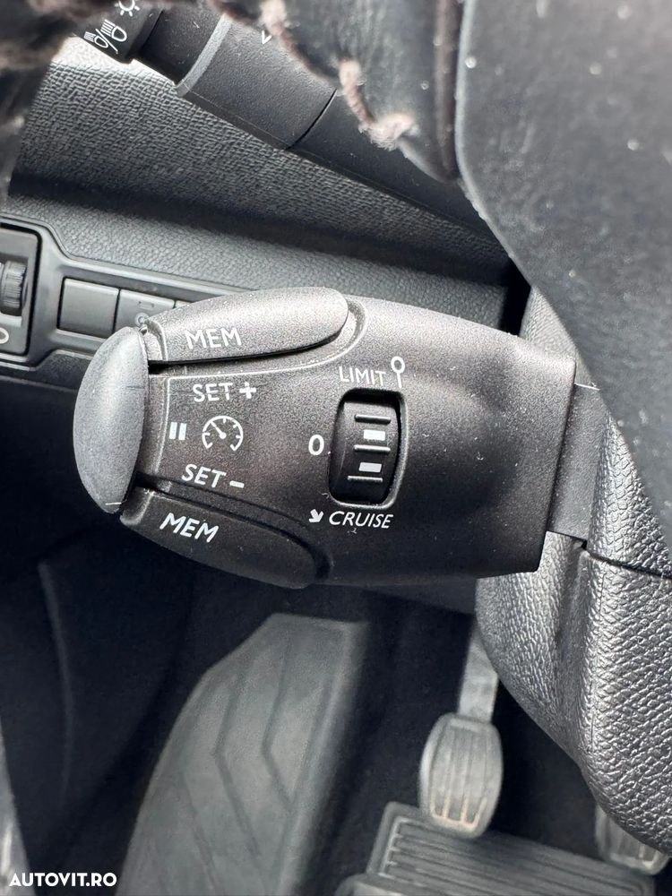 Peugeot 308 SW 1.2 L PureTech Turbo S&S Active - 25