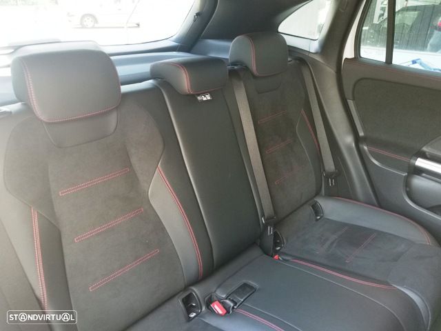 Mercedes-Benz GLA 250 e 8G-DCT AMG Line - 13
