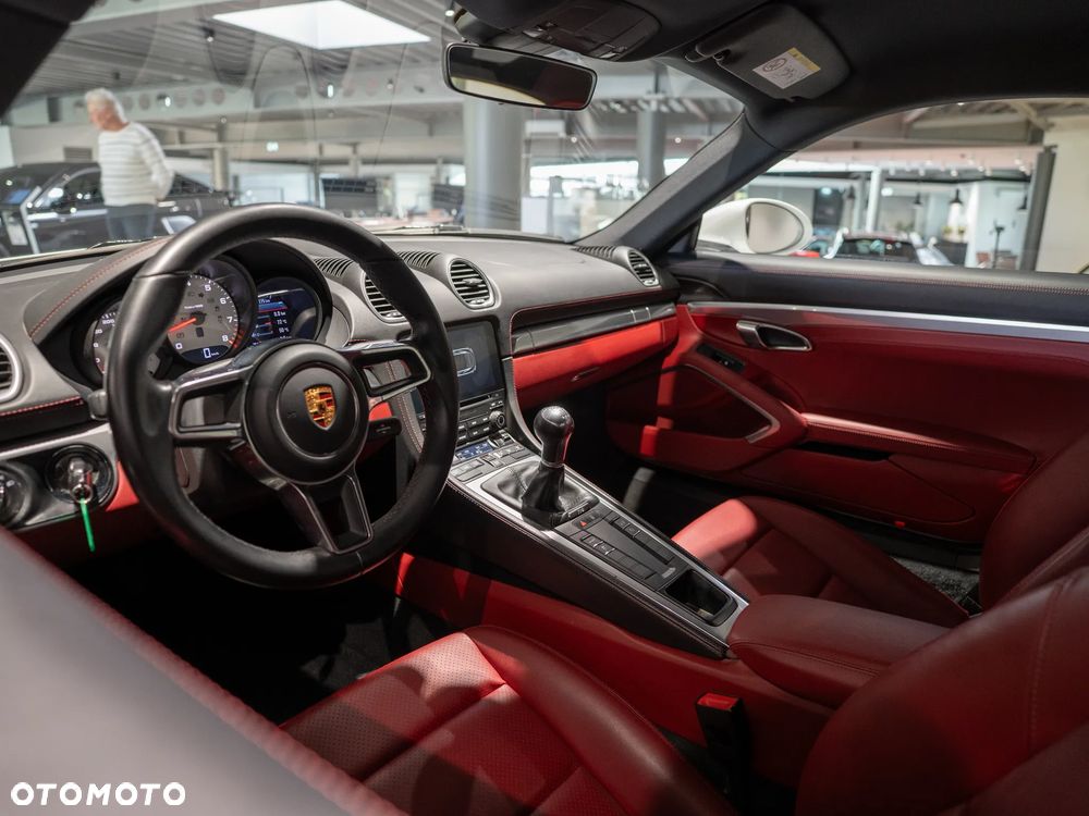 Porsche 718 Cayman - 23
