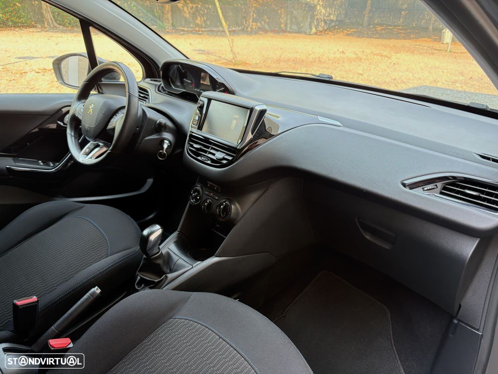 Peugeot 208 1.2 PureTech Signature - 23