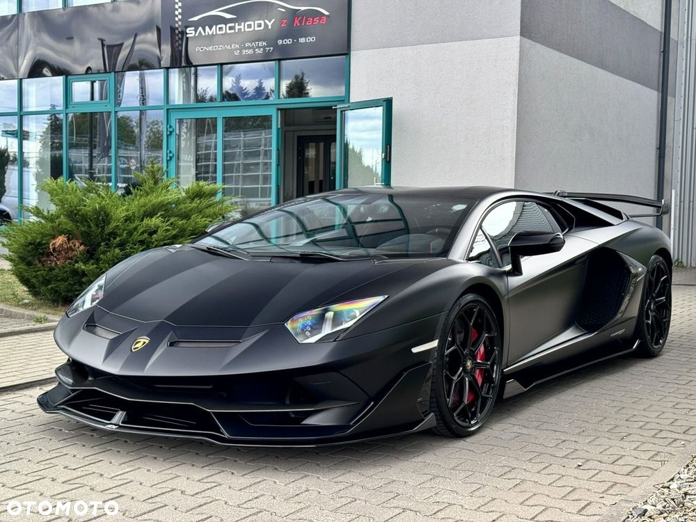 Lamborghini Aventador - 2