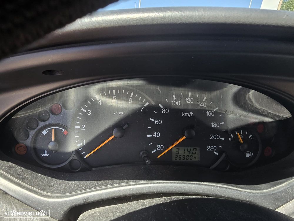 Ford Focus 1.4 Ambiente - 6