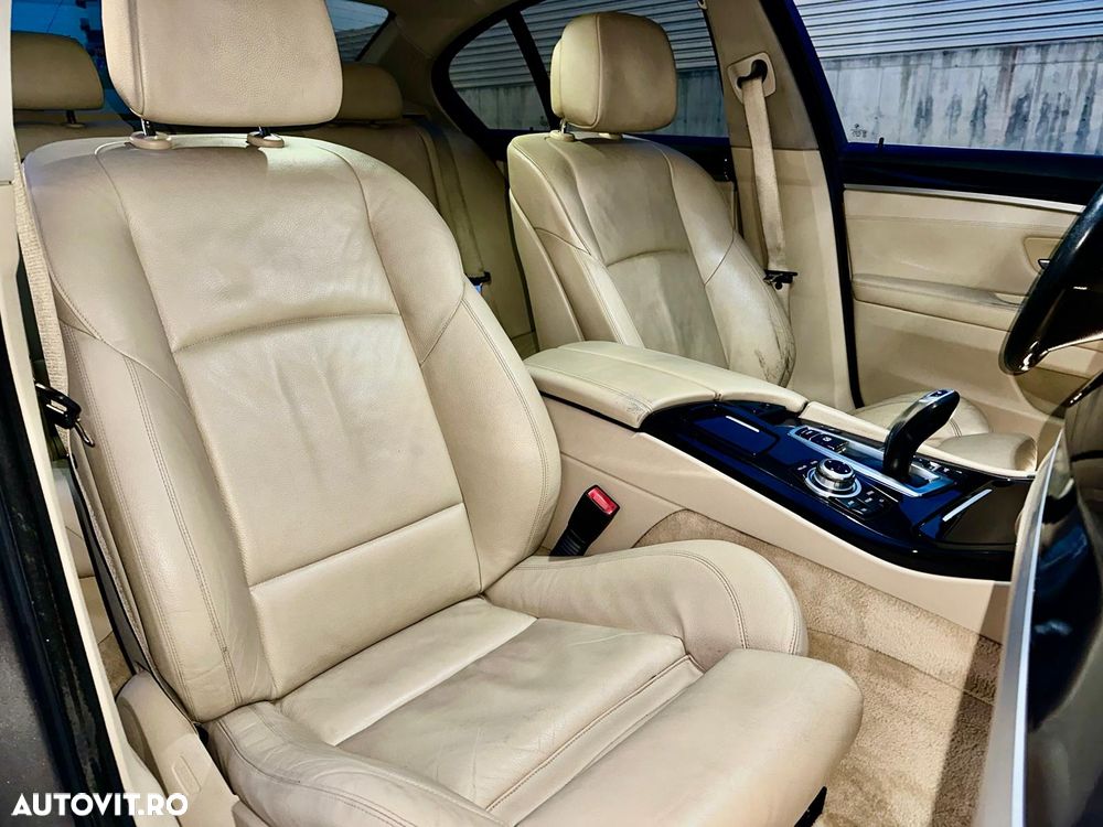 BMW Seria 5 525d xDrive - 12