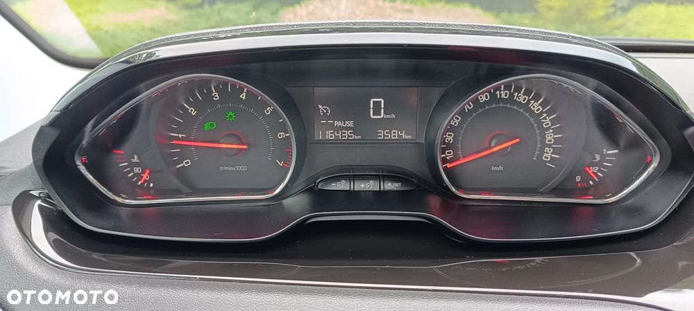 Peugeot 208 - 11