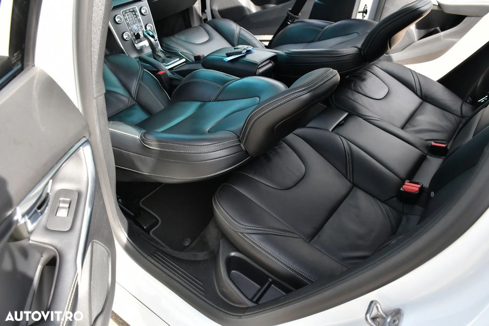 Volvo V40 D3 Geartronic RDesign - 21