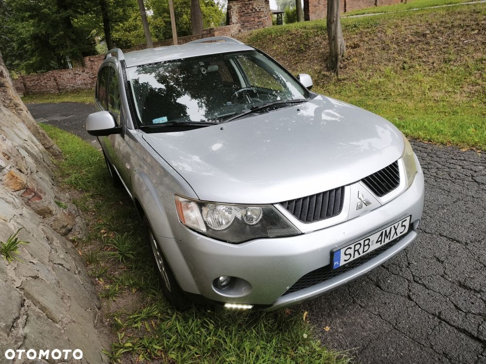 Mitsubishi Outlander - 1