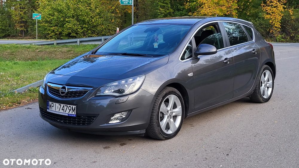 Opel Astra 2010 photo 3
