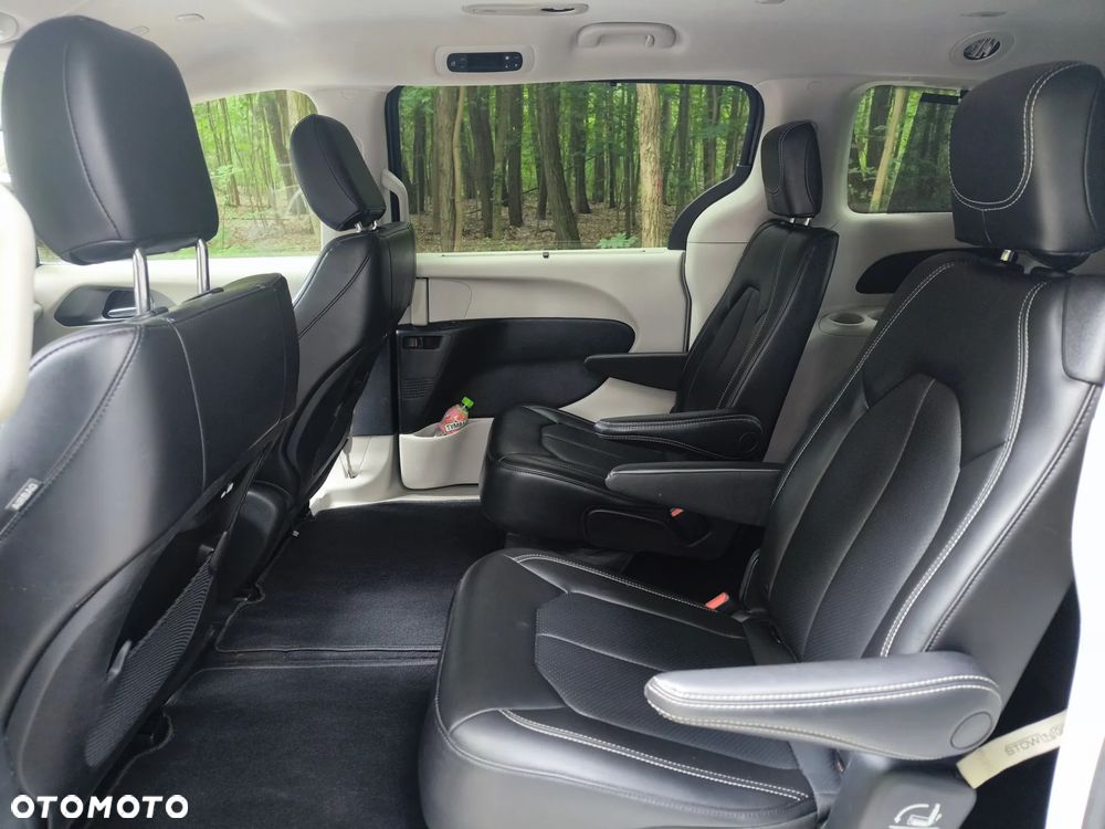 Chrysler Pacifica - 16
