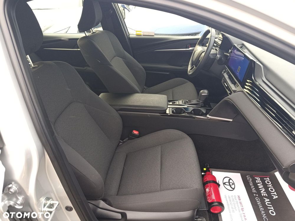 Toyota Camry - 17
