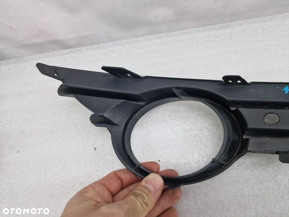 OPEL CORSA D 06- LEWA / PRAWA KRATKA BOCZNA ZDERZAKA PRZEDNIEGO PRZÓD , NR 13211480 / 13211478 / 13211481 / 13211479 , NR AUKCJI B/45 - 8