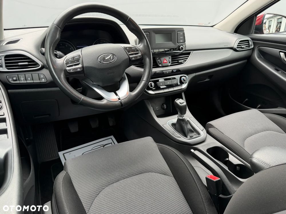 Hyundai i30 1.5 DPI Classic + - 12