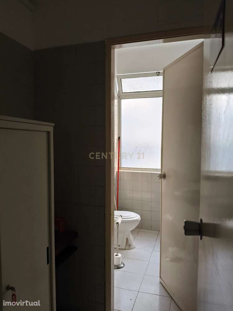 Apartamento com 75 m2 transformado actualmente em escritório - Grande imagem: 5/11