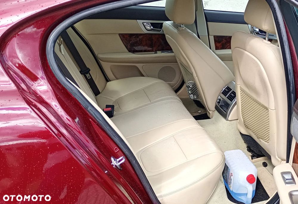 Jaguar XF 2.2 D Premium Luxury - 8