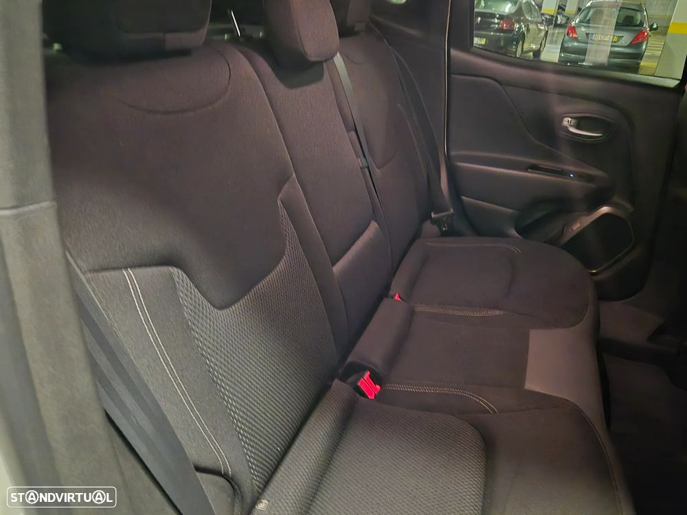 Jeep Renegade 1.6 MJD Sport - 39