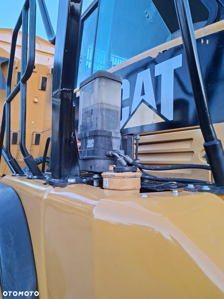 Caterpillar 725 - 35