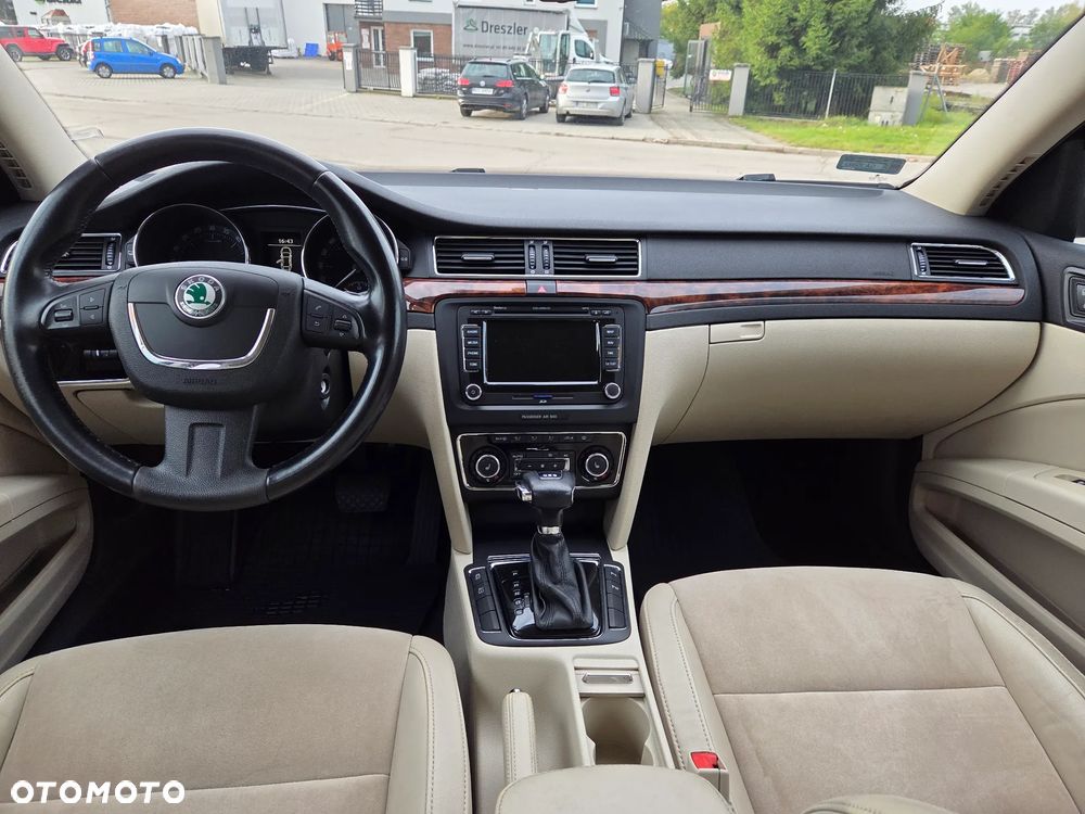 Skoda Superb 2.0 TDI Elegance DSG - 10
