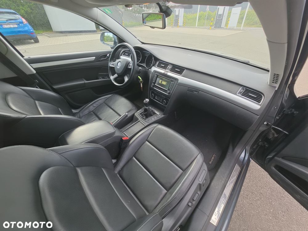 Skoda Superb 2.0 TDI 4x4 Exclusive - 6