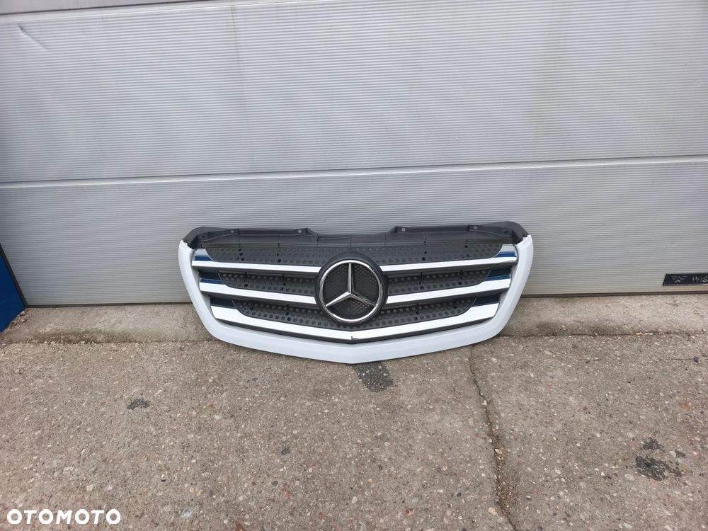 Atrapa grill CHROM Mercedes Sprinter w906 Lift 2014-2018 biała - 1