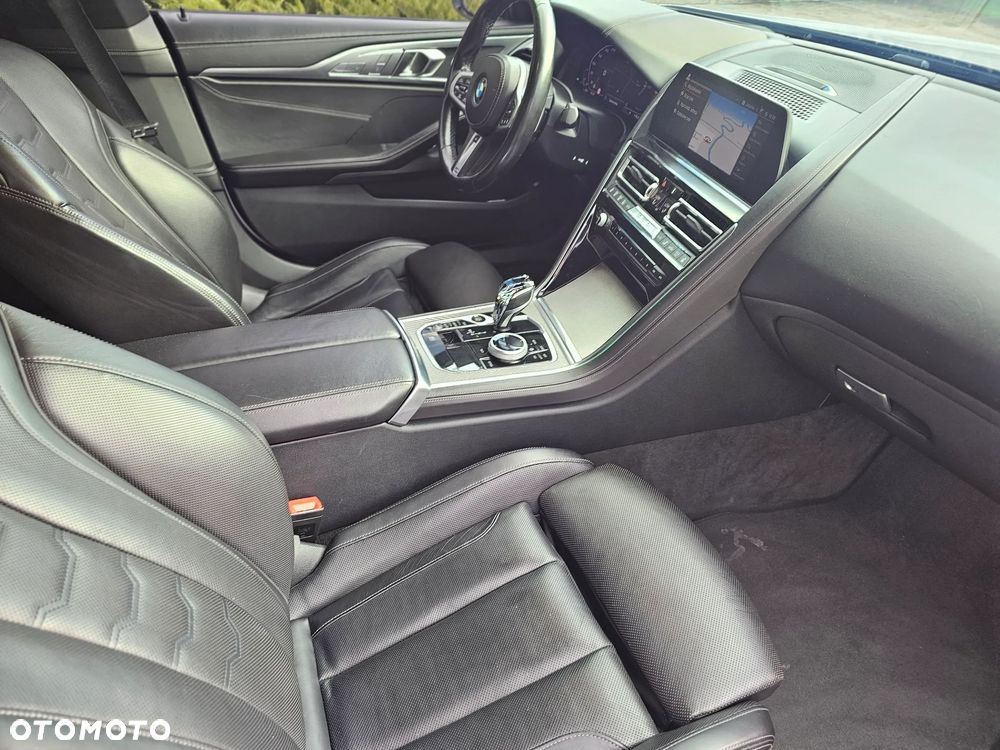 BMW Seria 8 840i - 26